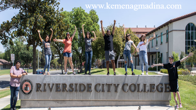 Beberapa Universitas dengan Associate Degree Online Programs